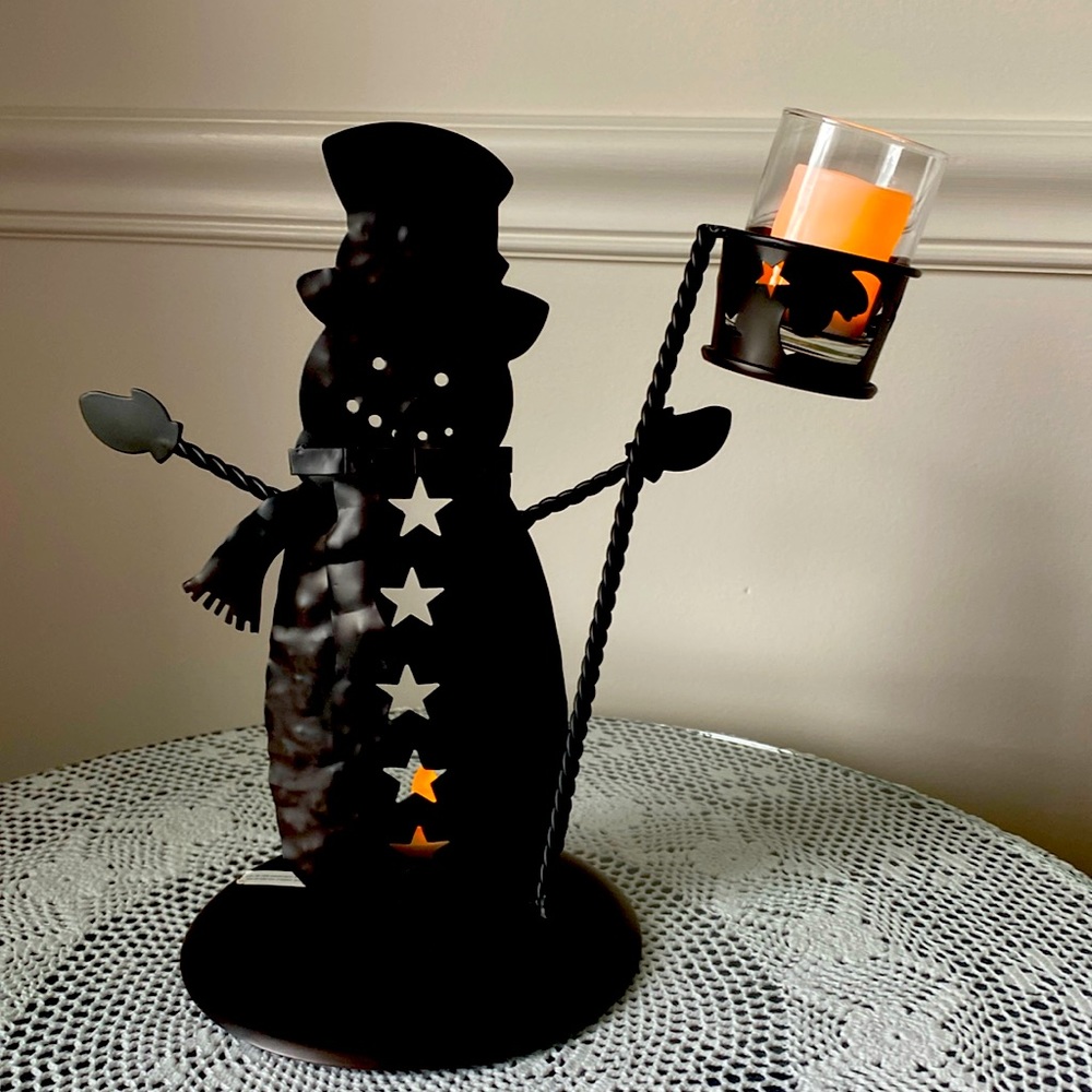 Black metal Snowman with tea lights
